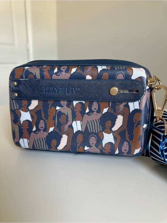 Izzy & Liv Handbags - Izzy & Liv Crossbody Bag | Women Empowerment Print | Navy Blue | Gold Hardware